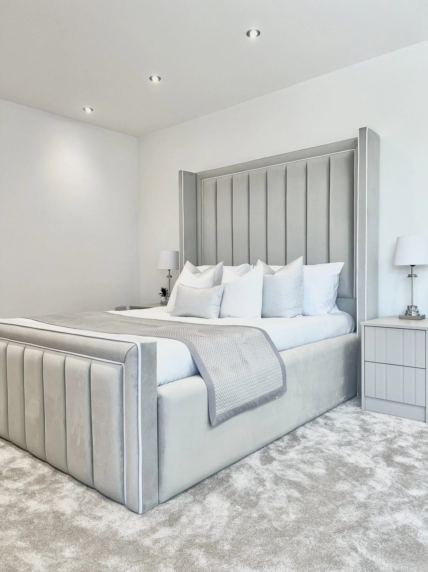 Savoy Winged Bed