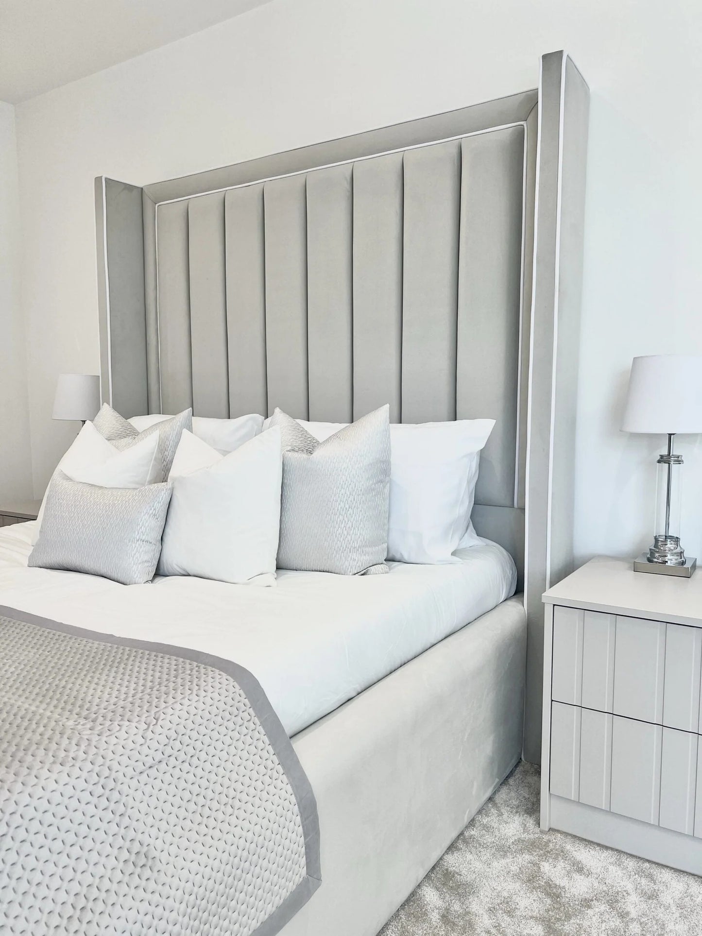 Savoy Winged Bed